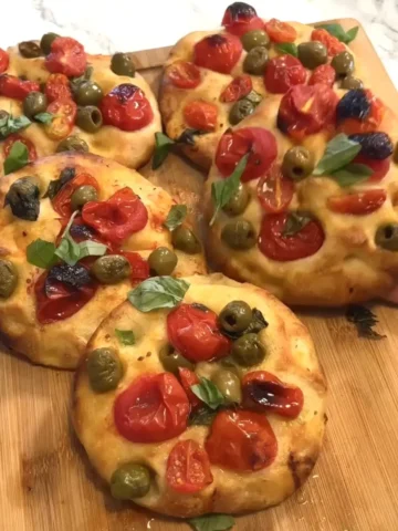 Focaccine with Cherry Tomatoes