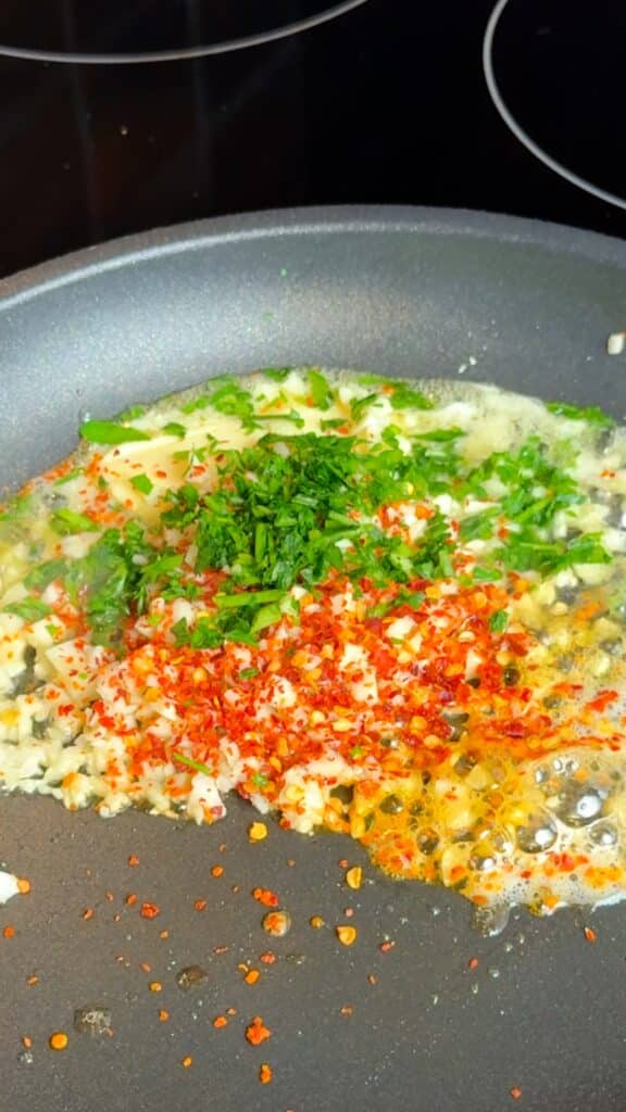 
 Infuse the butter with flavor: Sauté garlic, chili flakes, and herbs in plant-based butter until fragrant.