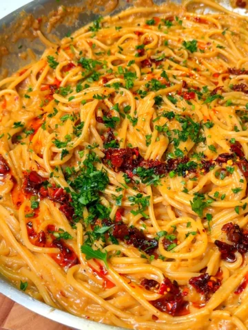 Creamy vegan onion pasta