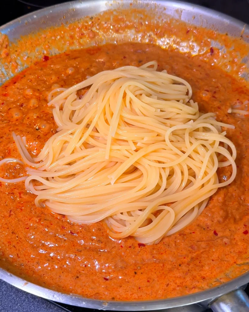 Creamy vegan onion pasta in sauce