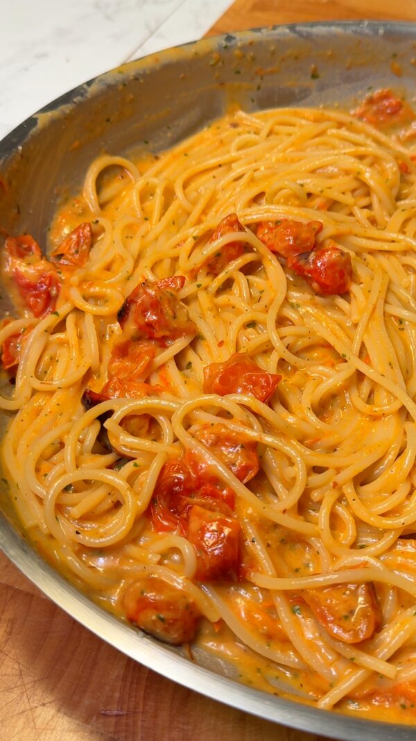 creamy roasted tomato and garlic pasta