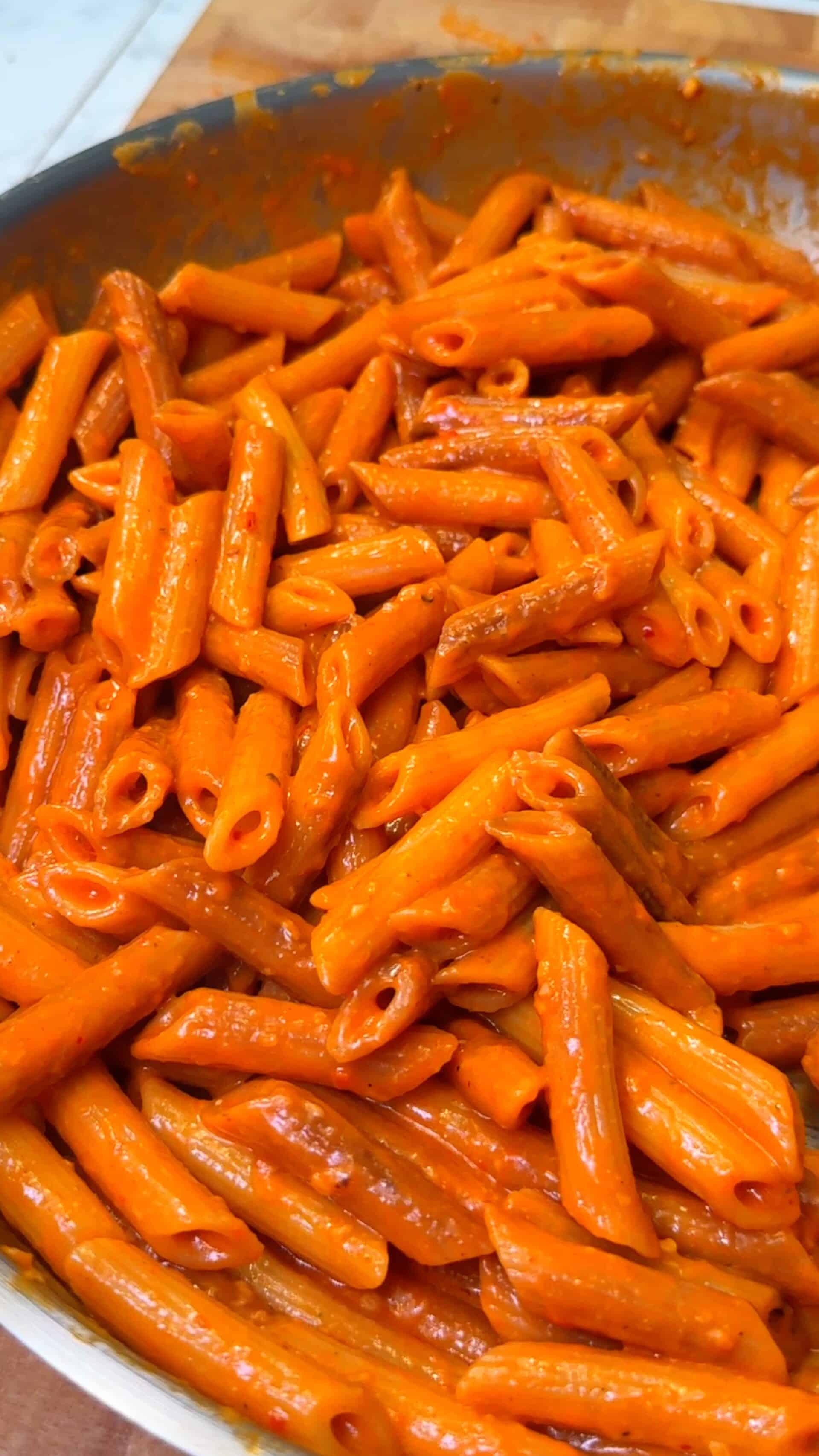 One-Pot Creamy Tomato Garlic Pasta (Vegan & Easy Recipe)
