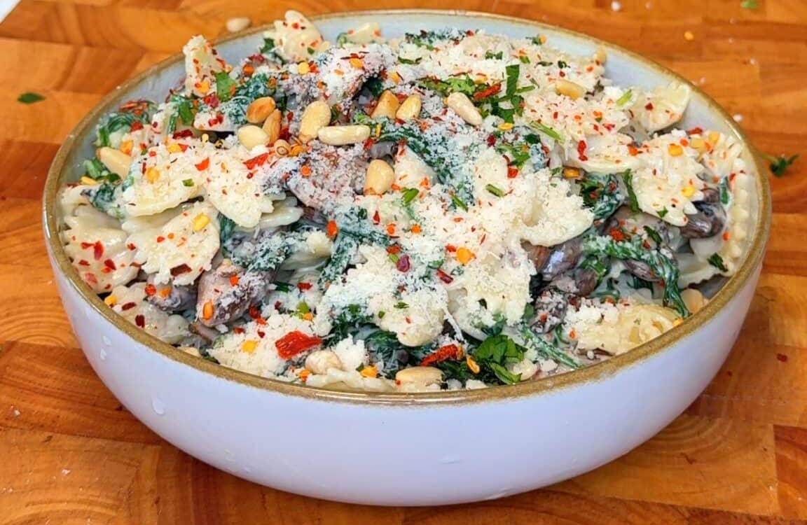 Creamy Spinach and Mushroom Pasta Bowl