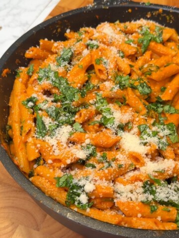 One Pot Creamy Spinach Tomato Pasta