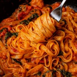 One-Pan Creamy Tomato Spinach Pasta