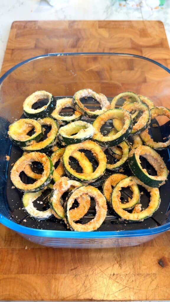 Coat for crispiness
 Toss the zucchini rings with olive oil, seasonings, vegan parmesan, cornstarch, and bread crumbs until well coated.