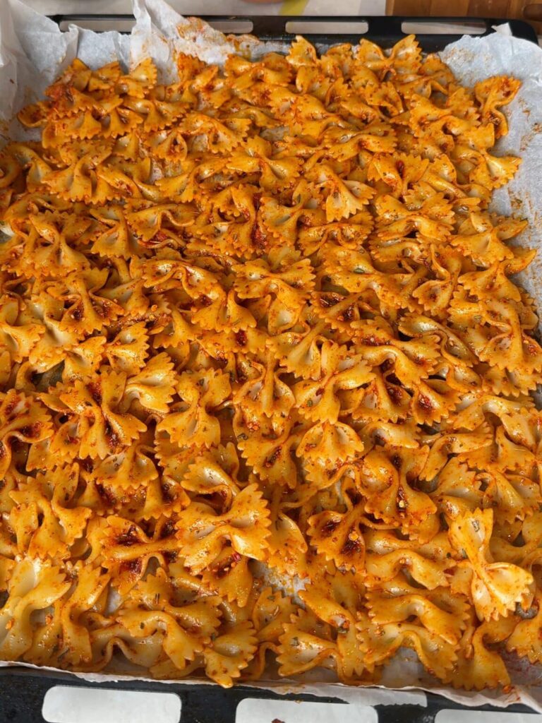 Cook and season the pasta Cook farfalle until al dente, drain well, then toss with olive oil and seasoning. Bake or air fry, tossing halfway, until deeply golden and extra crunchy.