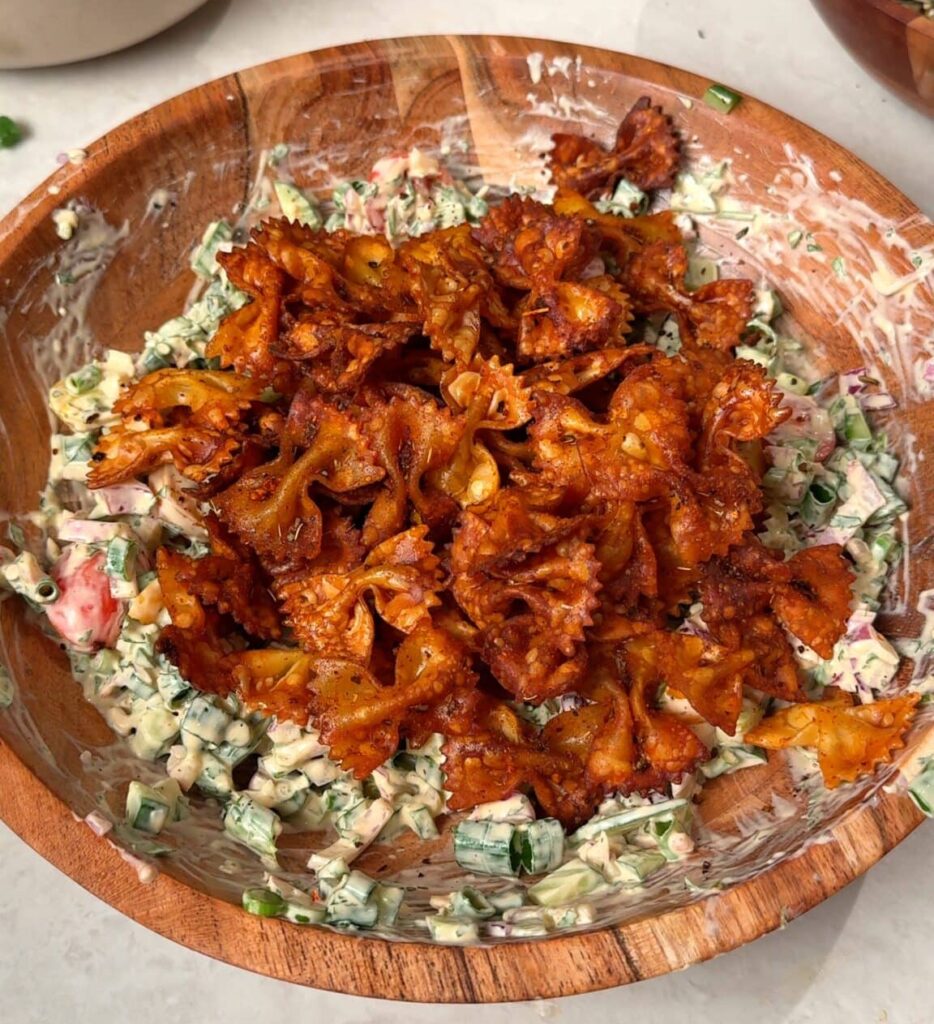 Toss and serve
Dress the veggies, add the crispy pasta, toss everything together, and serve immediately while the pasta is still crunchy.