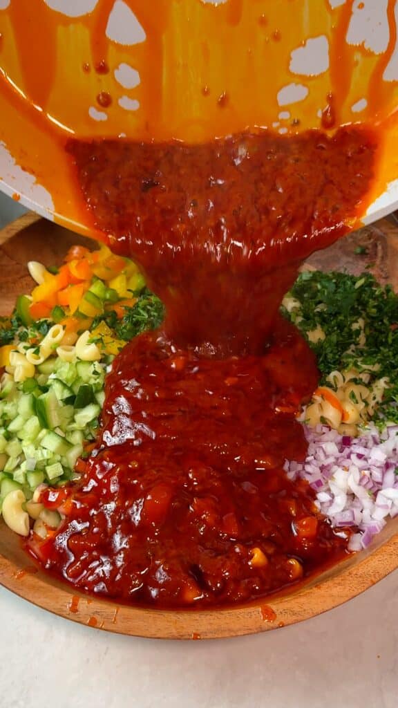 Toss and serve
Pour the warm dressing over the pasta and vegetables. Top with vegan feta and extra parsley.